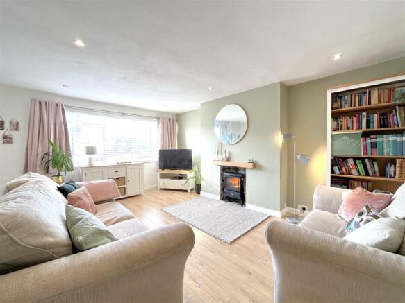 SPACIOUS LOUNGE