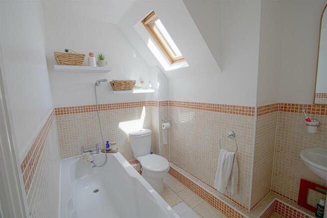 BATHROOM .jpg