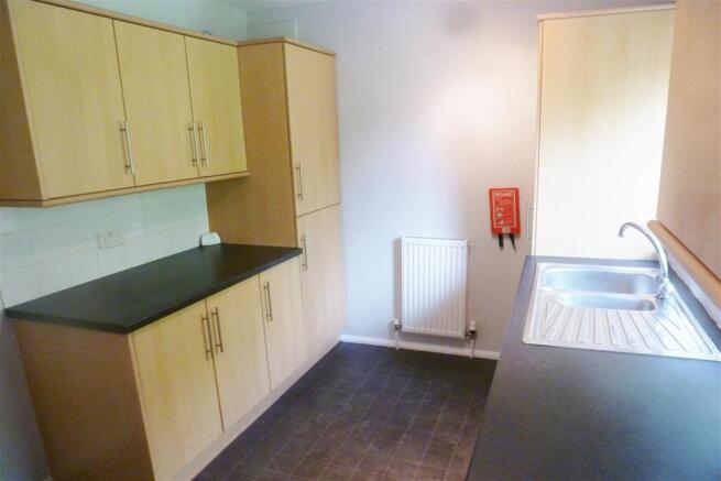 2 bed Apartment to rent Image 4