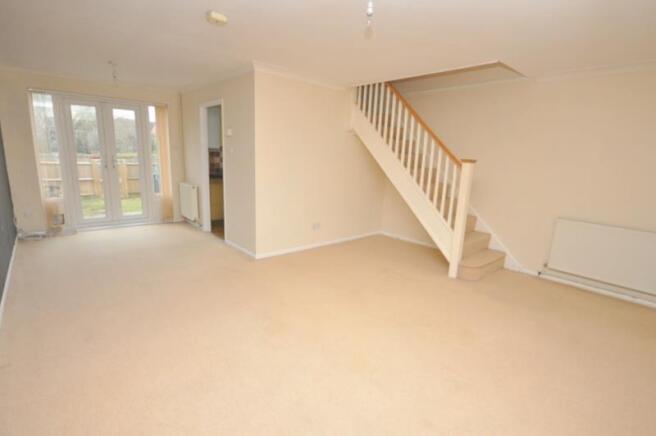 L-SHAPED LIVING ROOM