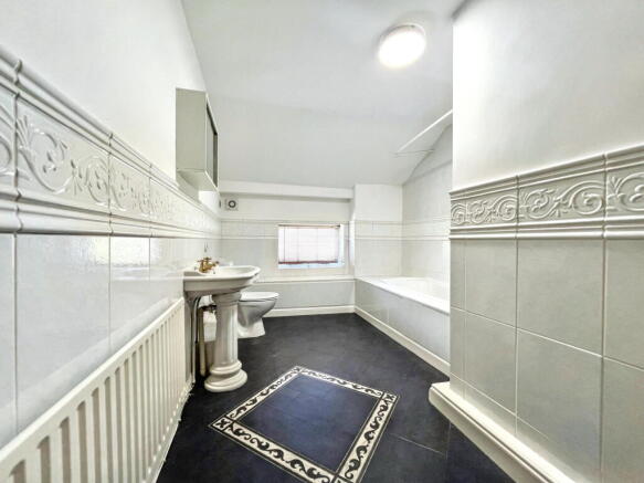4 bed Semi-Detached for sale Image 12