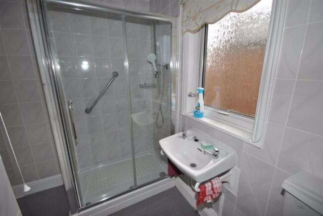SHOWER ROOM