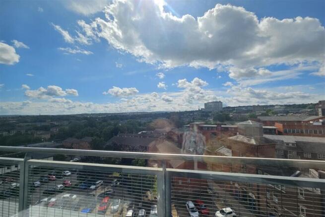 2 bed Apartment to rent Image 11