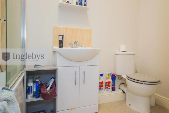 1 bed Apartment to rent Image 11