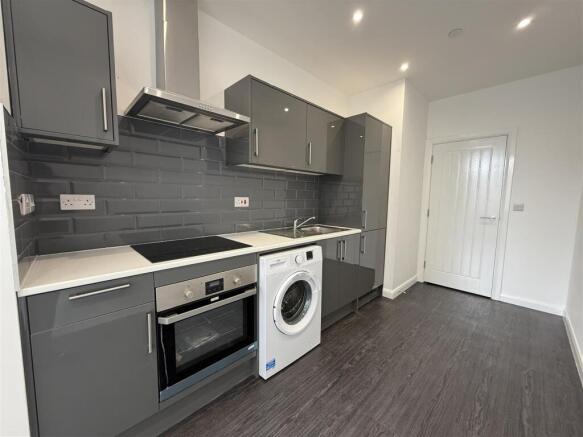1 bed Apartment to rent Image 2