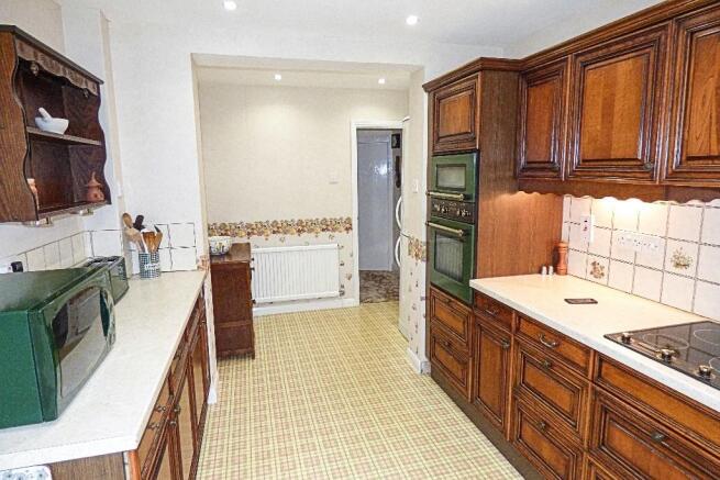 Kitchen/b'fst room