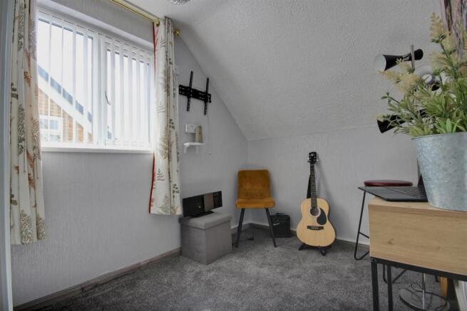 3 bed Semi-Detached Bungalow for sale Image 7