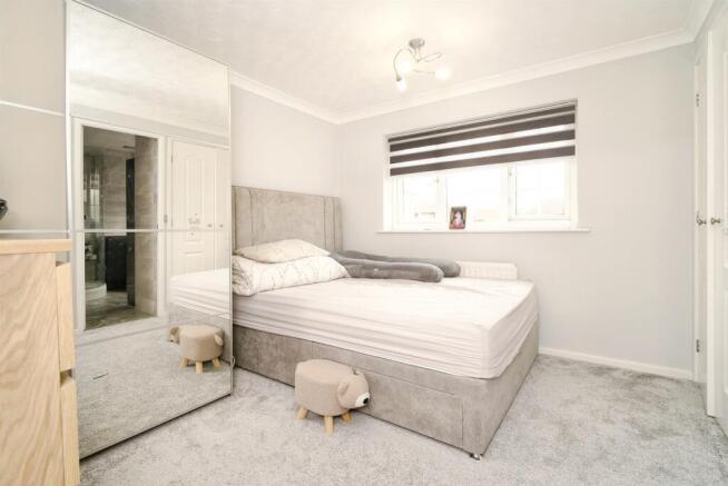 3 bed Semi-Detached for sale Image 6