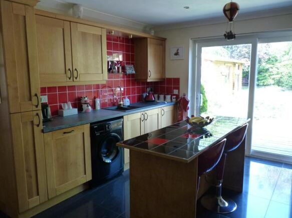 KITCHEN / BREAKFAST ROOM