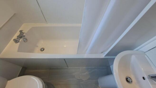 5 bed End of Terrace to rent Image 5