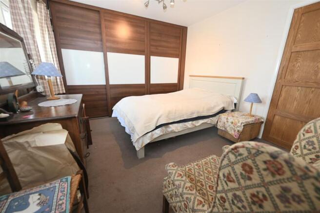 4 bed Semi-Detached for sale Image 10