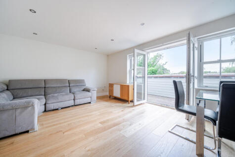 Risegate Lodge, Holden Road, Woodside Park, London, Greater London, N12