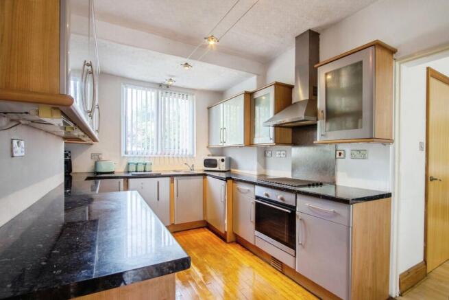4 bed Detached for sale Image 10