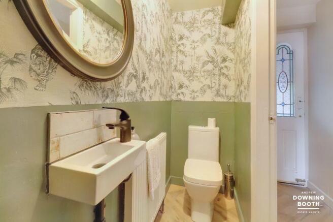 Guest WC / Utility Area