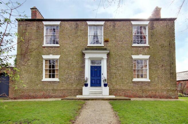 6 bed Detached for sale Image 5