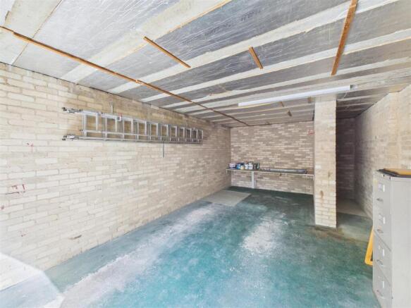 2 bed Flat for sale Image 12