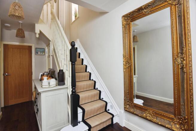 4 bed Semi-Detached for sale Image 4