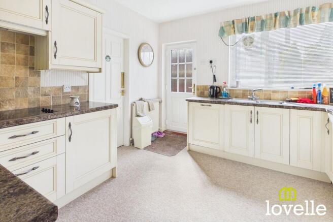 4 bed Detached Bungalow for sale Image 7