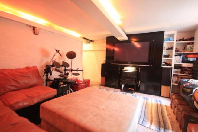 Basement room with W