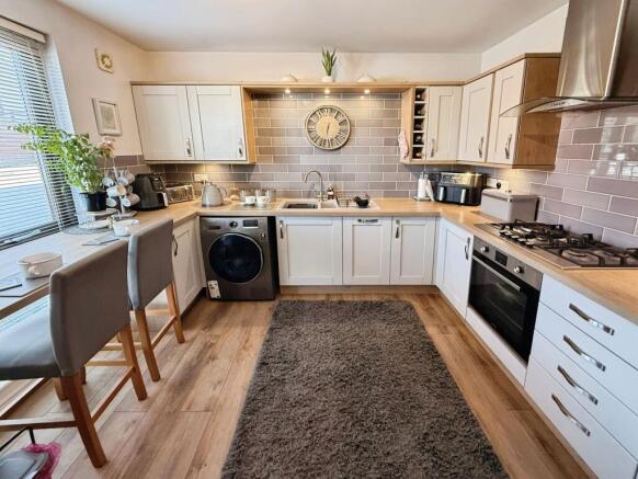 Glen Way, Ketley, TF1 photo 2