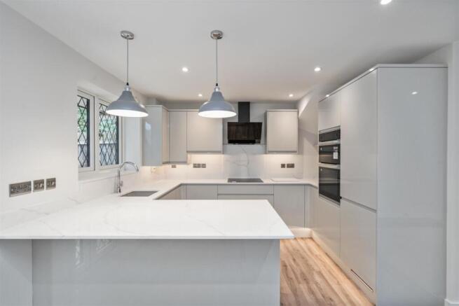 2 Fieldhouse Close-8_lo.jpg