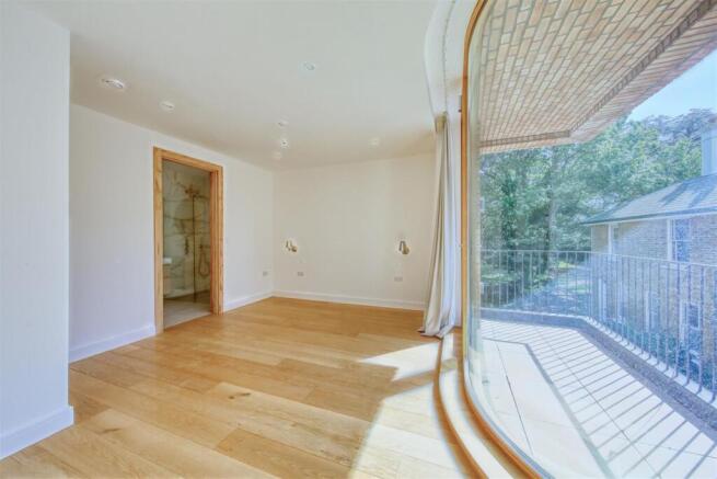 Bedroom 1.jpg