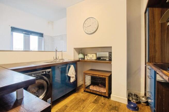 3 bed Terraced for sale Image 4