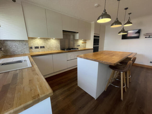 Kitchen b.JPG