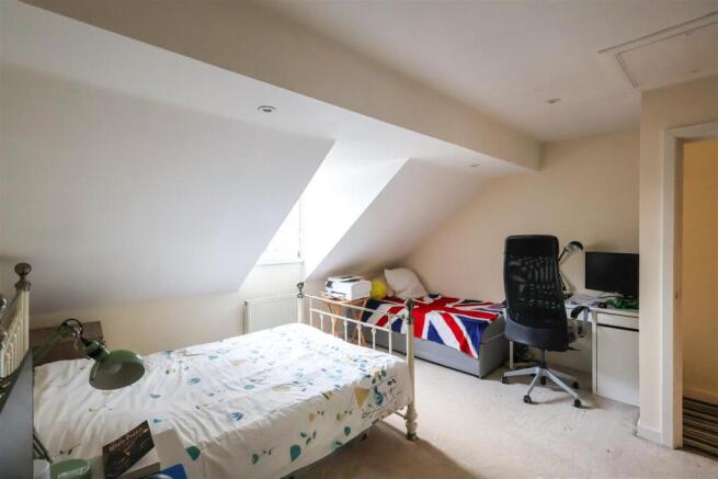 3 bed Terraced for sale Image 10