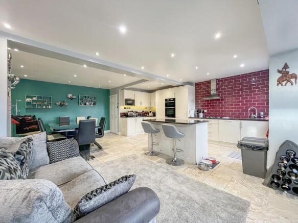 KITCHEN/LIVING AREA