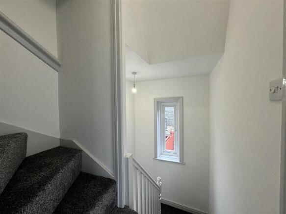 3 bed End of Terrace to rent Image 9