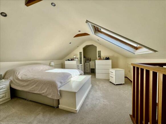 PRINCIPAL BEDROOM