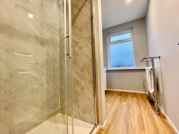 En-Suite Showe...