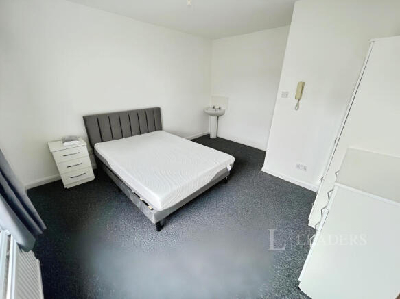 6112c464-room 202 20