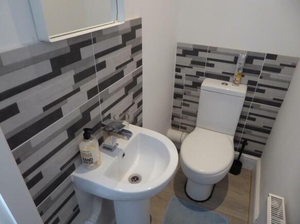 3 bed Terraced to rent Image 8