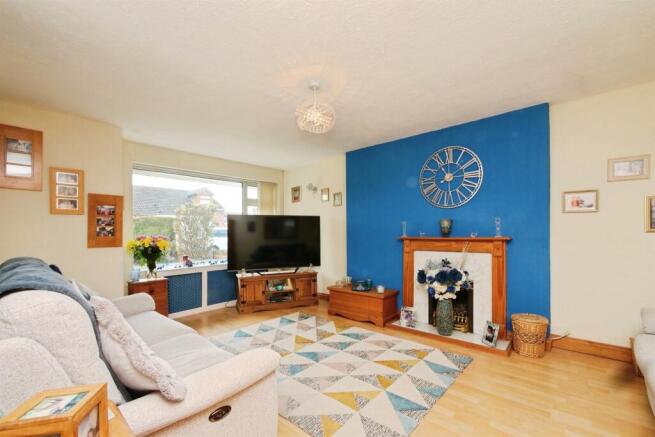4 bed Semi-Detached Bungalow for sale Image 7