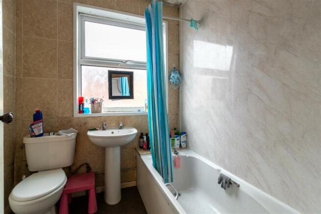 3 bed House to rent Image 4