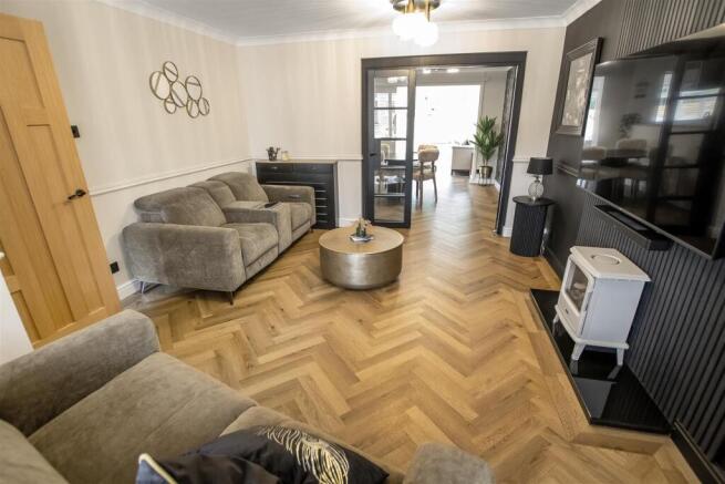 Living Room (2).jpg