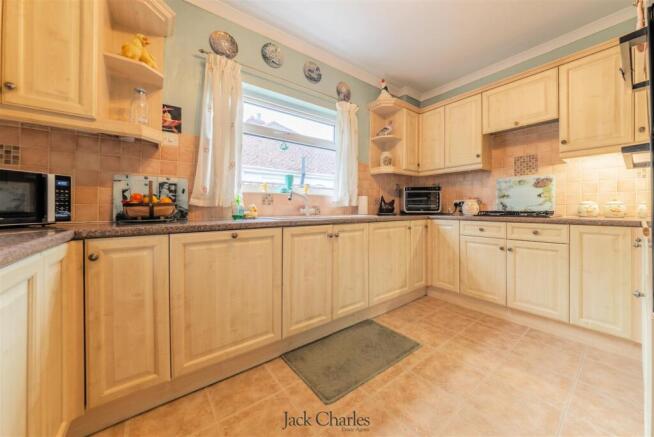 26 Winifred Road-11.jpg