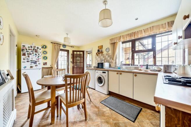Kitchen/Dining Room (3)