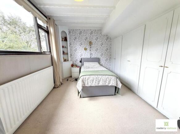 4 bed Bungalow for sale Image 6