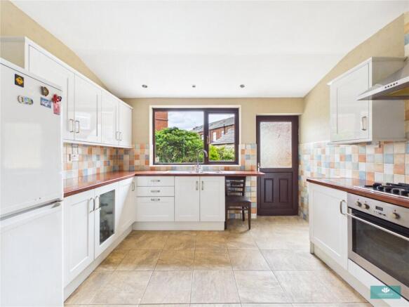 3 bed Semi-Detached for sale Image 10