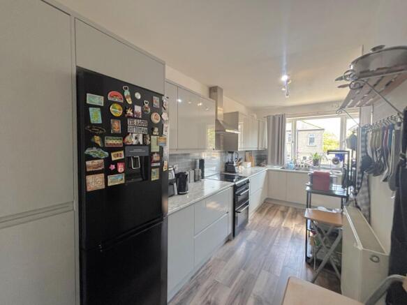 4 bed Semi-Detached for sale Image 5