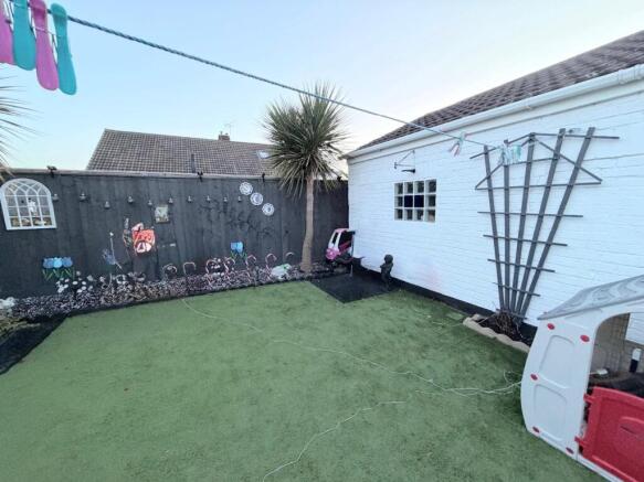 3 bed Semi-Detached Bungalow for sale Image 12