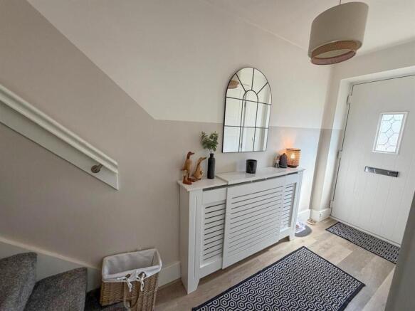 2 bed Semi-Detached for sale Image 8