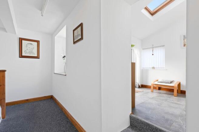3 bed Town House for sale Image 8