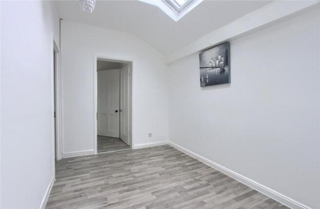 3 bed Flat for sale Image 9