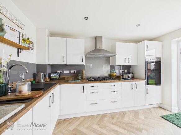 CAM03589G0-PR0086-STILL004