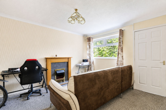 1 bed Ground Flat to rent Image 6