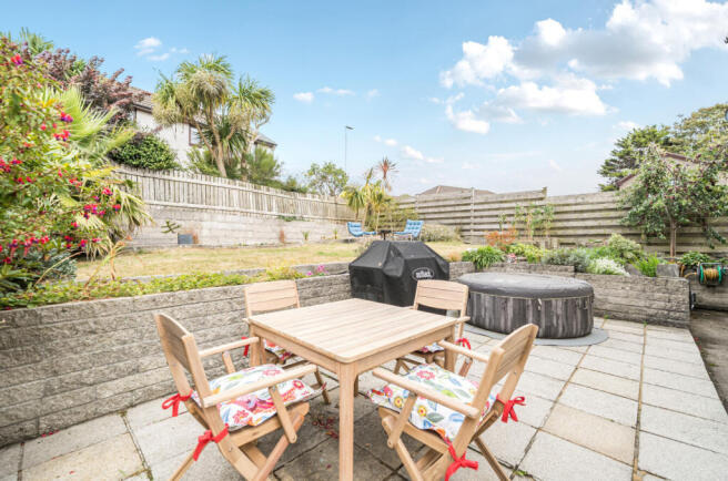 1342825-4-68b0981...